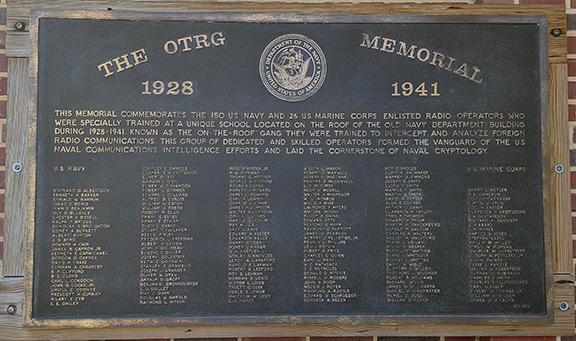 The On-the-Roof-Gang memorial, 1928-1941
